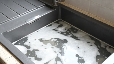Zašto bi trebalo da zapušite odvode pre nego što krenete na put?