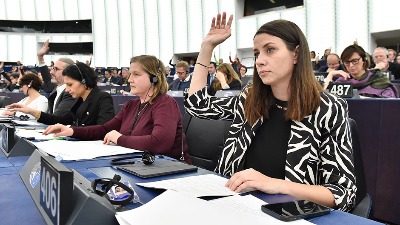 Oštra poruka iz EP: "Hapse dekanku Medicinskog fakulteta, a Goran Vesić šeta slobodno"