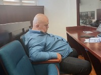 ŠTA JE TO DOSTOJANSTVO Odbornik SNS u Čačku otišao u poslednju klupu i ZAHRKAO (VIDEO)