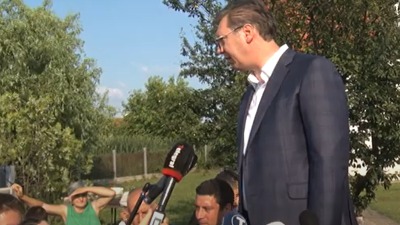 Vučić nudi da obnavlja gradove u Ukrajini, a u Borči se naježili: Ono kad je sredio kanalizaciju (VIDEO)
