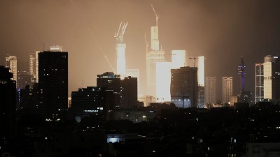 Brutalna osveta Irana: 150 raketa razorilo Tel Aviv (FOTO, VIDEO)