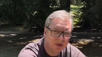 Novi Vučićev snimak - iz parkića: Vreme je da budem za nijansu manje debeo (VIDEO)