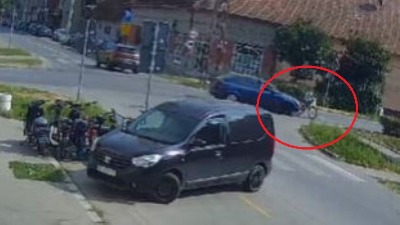 Užas u Bačkoj Palanci: Udario dete (9) na pešačkom, pa pobegao (VIDEO)
