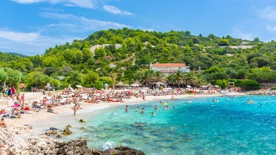 Platili su 2.000 EVRA za luksuzan smeštaj u Hrvatskoj, a dobili APARTMAN IZ NOĆNE MORE (VIDEO)