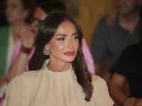 TAJNA SJAJNE KOŽE Emine Jahović (43) krije se u OVOM napitku: Čini čuda za zdravlje i lepotu, a jednostavno se priprema 