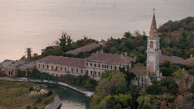 Jutjuber prenoćio u NAJJEZIVIJEM OSTRVU na svetu gde je umrlo 160.000 ljudi (VIDEO)