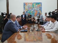 KAKAV LAPSUS I Vučić prevrnuo očima kada je Miloš Pavlović ovo izgovorio (VIDEO)