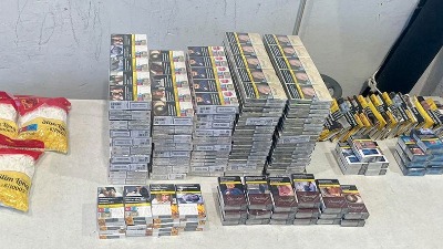 Lisice za krijumčara na Horgošu: Švercovao cigarete i duvan u krovu i sedištima (FOTO)