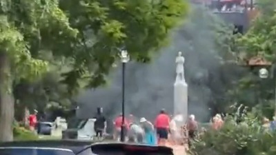 Užas: Zapalio žive ljude koji su demonstrirali (FOTO, VIDEO)