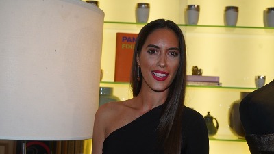 Naša voditeljka je raskinula veridbu sa 16 godina starijim, pa se udala za biznismena: Sad se kupa u luksuzu