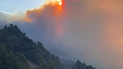Požar guta Dalmaciju: Meštani spasavaju kuće, turisti beže, "SVE je ugroženo" (FOTO/VIDEO)