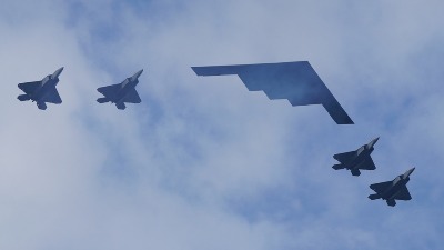 SVAKI KOŠTA DVE MILIJARDE EVRA Evo kakvim avionima je Amerika napala Iran! (FOTO/VIDEO)