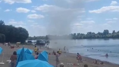 Čudna POJAVA na plaži u Srbiji rasterala kupače (VIDEO)