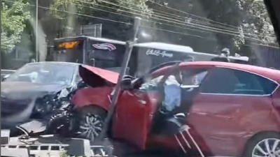 Sudar kod Sajma: Od siline udarca iščupano pet metara ograde (FOTO)