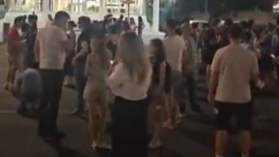 Građani ispred policije na Novom Beogradu: Traže informacije gde je odveden student (VIDEO)