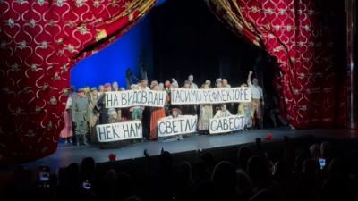 "Na Vidovdan...": JAKA PORUKA GLUMACA Pozorišta na Terazijama (VIDEO)
