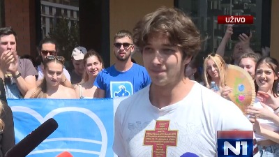 Student Stefan nakon izlaska iz tužilaštva: Čuo sam pištaljke i trube i bilo je manje strašno, pozivam sve na protest 28.