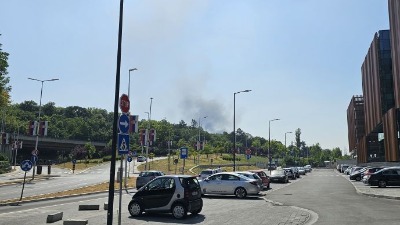 Planuo splav na Adi Ciganliji: Gust crni dim se nadvio nad ovim delom grada (FOTO/VIDEO)