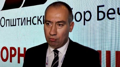 Đak generacije odbio da se rukuje s predsednikom opštine u Bečeju (FOTO)