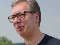 Vučić na gradilištu u crnoj majici: Sada je 45 stepeni, ali predivan je osećaj (VIDEO)