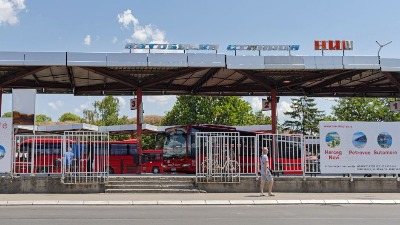 Sudar autobusa "Niš ekspres" i teretnog vozila na autoputu: Ima povređenih