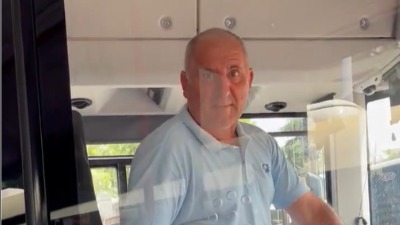 "Hoćeš sad da skinem gaće?": Vozač 23-ke urlao na devojčicu, a onda vređao ženu koja se zauzela za nju (VIDEO)