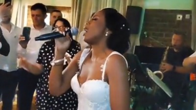  Afroamerikanka koja peva „VIDOVDAN“ bolje nego neke srpske pevačice opet je HIT u Srbiji (VIDEO)