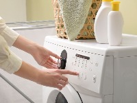 Sipajte LOVOROV LIST u veš mašinu i gledajte kako se dešava ČUDO 