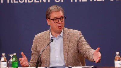 VUČIĆ I VREMEPLOV U emisiji kukao i tražio "savim male, jedne obične izbore" (VIDEO)