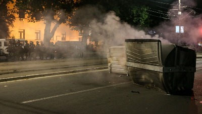 Ko je zapalio kontejnere: Da li su ovo demonstranti? (VIDEO)