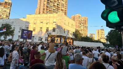 Blokade u Zemunu i na Voždovcu: Građani ogradama i kontejnerima zagradili ulice (FOTO, VIDEO)