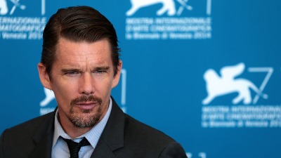POVRATAK Itana Houka svojoj NAJSTRAŠNIJOJ ULOZI: Pogledajte JEZIV TREJLER za "Crni telefon 2" (VIDEO)