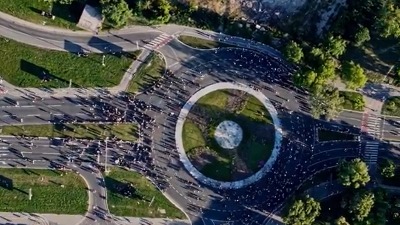 Arhiv javnih skupova objavio koliko je bilo ljudi na Brankovom mostu u nedelju (VIDEO)