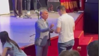 Vukovci u Čačku odbili da se rukuju sa SNS gradonačelnikom (VIDEO)