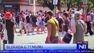 HIT Kako su Zemunci blokirali ulicu, policija gleda i NE VERUJE (VIDEO)