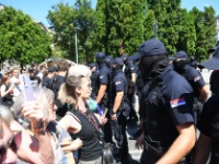 Šta je građanska neposlušnost i šta policija sme?