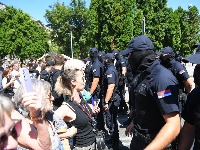 Priveden student na blokadi u Zemunu