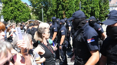 Priveden student na blokadi u Zemunu