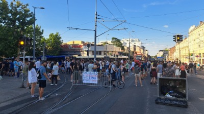 Vozilo počasnog konzula Estonije probilo blokadu kod Bogoslovije