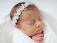 Roditelji su mi tražili da promenim ime svojoj ćerki jer ih podseća da MRAČNU PROŠLOST: Odbila sam, ali to razara našu porodicu 