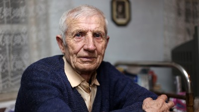 Penzioner (90) iz Hrvatske RASPLAKAO REGION pričom o pokojnoj ženi (VIDEO)
