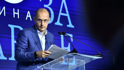 Građani ispred stana ministra Zlatibora Lončara (VIDEO)