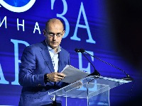 "To je način sprovođenja obojene revolucije!": Lončar kaže da ne postoji pacijent od 16 godina povređen na protestu