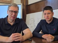 Vučić tešio Miloša Pavlovića i poručio: Bolje ćaci, nego naci (VIDEO)