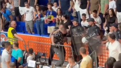TENZIJE Policija izbacila navijača iz dvorane na meču Budućnost - Partizan (VIDEO)