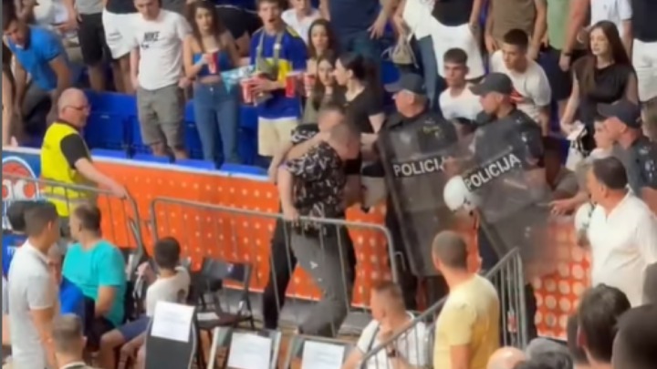 TENZIJE Policija izbacila navijača iz dvorane na meču Budućnost - Partizan (VIDEO)