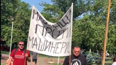 (UŽIVO) Studenti i građani ispred policijske stanice NBG: Čekaju da njihove kolege budu saslušane (FOTO/VIDEO)