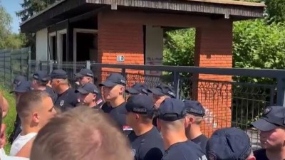 Na privatni posed kod Gradske toplane u Kosjeriću ušli batinaši, ulaz čuva policija