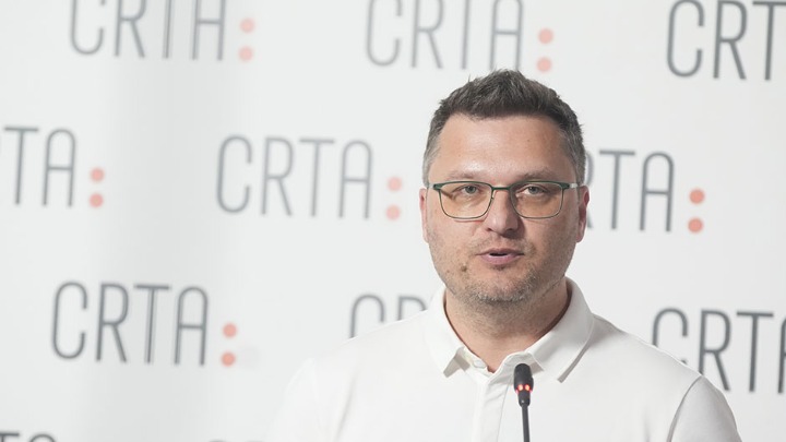 Kako su napadnuti posmatrači CRTA i to u dvorištu MUP-a: Kamere "nisu radile" (VIDEO)