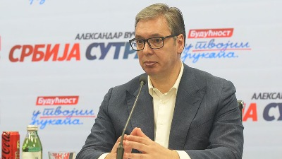 Studenti isprozivali Vučića: Ne sme na Marakanu, kao što ne sme na izbore
